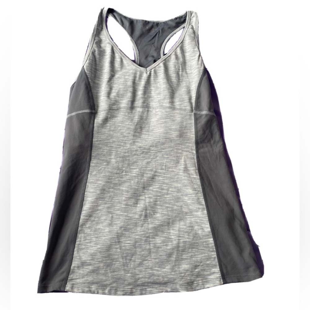 🌸TUFF ATHLETICS 🌸 Grey and white Workout sleeveless top. Size XL.